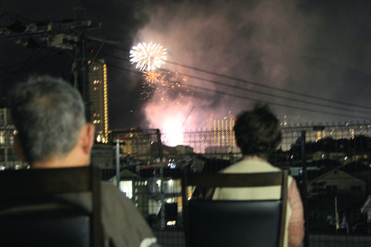 施設から見える夏祭りの花火は絶景☆駅近サ高住で介護時給1400円等