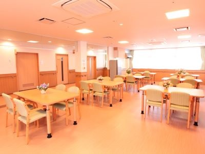 駐車場無料|老人ホーム介護福祉士で時給1430円|六地蔵