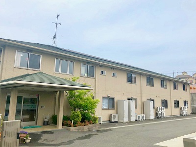 老人ホームの介護福祉士なら時給1430円|車通勤OK|枚方藤阪