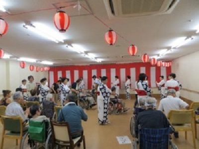 《富雄》特養×介護職×正社員 ★残業月2時間未満★