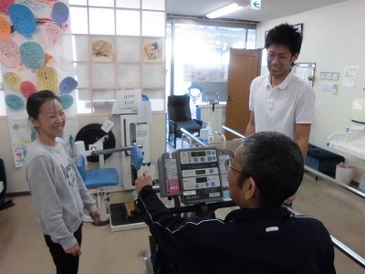 ≪神戸湊川駅近≫実務者～時給1280円☆デイ介護職