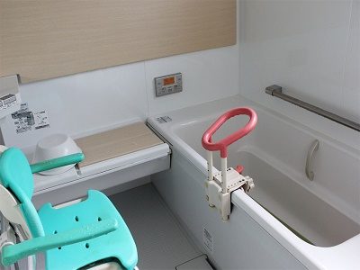 《宝塚》時給1350円~☆駅近デイの介護福祉士