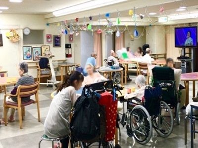デイサービス介護福祉士はヘルパー時給1350円|8:30~17:30&残業無|住吉駅近