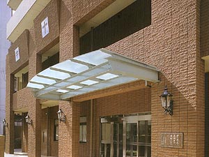 初任者研修修了時給1320円介護職|小学校改装の施設|新神戸駅近